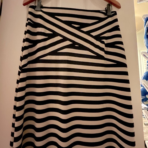 Stripe Maxi skirt - Picture 2 of 5